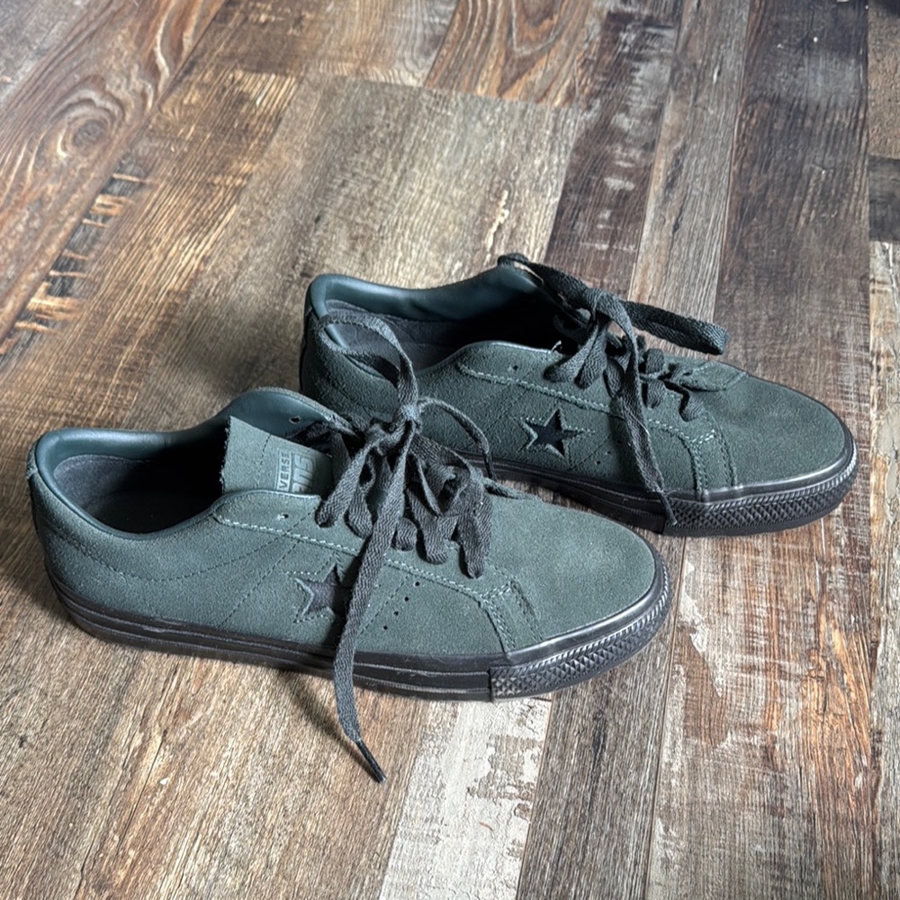 Converse Green Canvas Sneakers Classic Low-Top Design